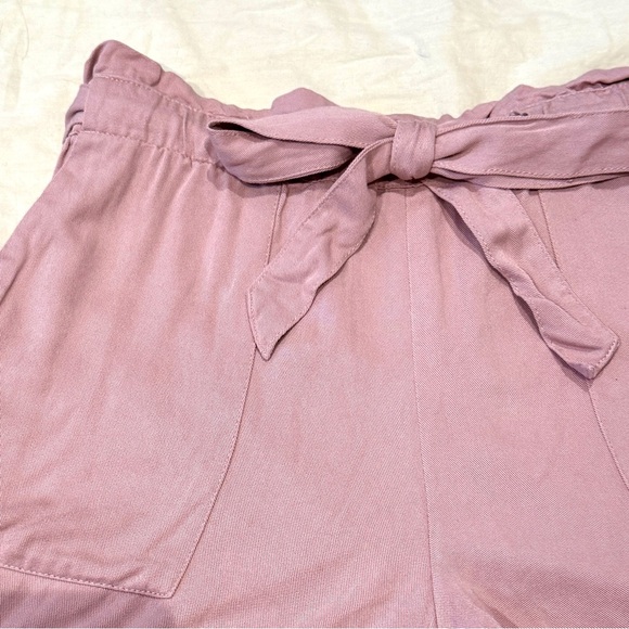 Dynamite Salmon Pink High-Waisted Ruffled Bermuda Shorts with Pockets, Size M - Picture 3 of 10